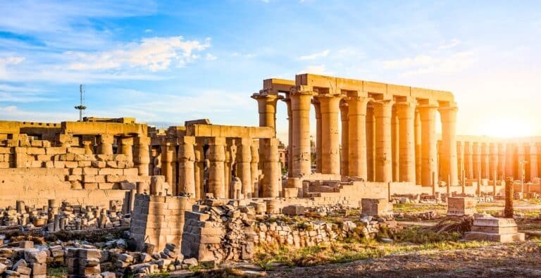 the-majestic-karnak-temple-a-masterpiece-of-ancient-architecture Majestic Karnak Temple, a stunning example of ancient architecture in Egypt.