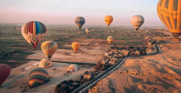 A-very-beautiful-hot-air-balloon-ride-over-the-Luxor-temples.