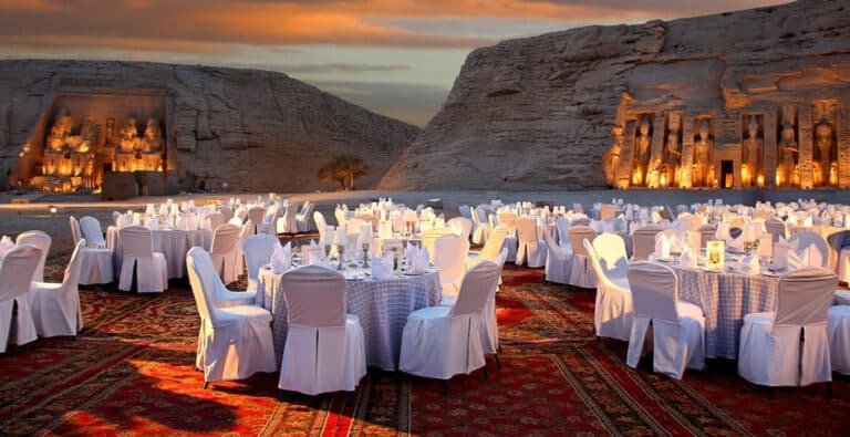 A-wonderful-photo-of-a-dinner-party-in-front-of-Abu-Simbel-Temple
