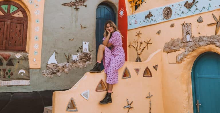 A-wonderful-picture-of-a-girl-inside-one-of-the-houses-of-the-Nubian-village