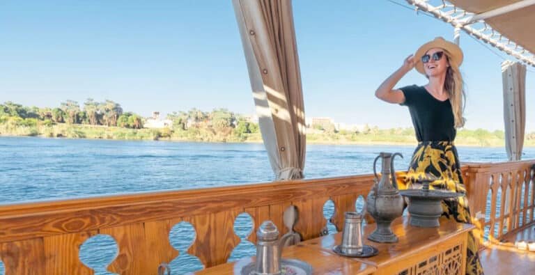 A-wonderful-picture-of-a-woman-from-one-of-the-Dahabiyas-ones