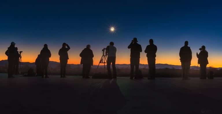 A-wonderful-picture-of-those-under-the-microscope-who-see-the-stars-in-Egypt