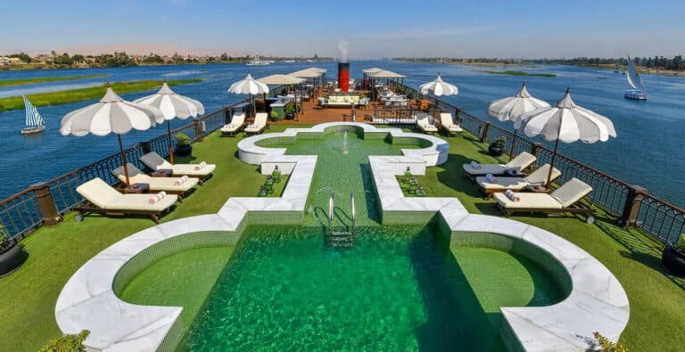 Very-beautiful-picture-of-the-swimming-pool-on-the-deck-of-the-ship